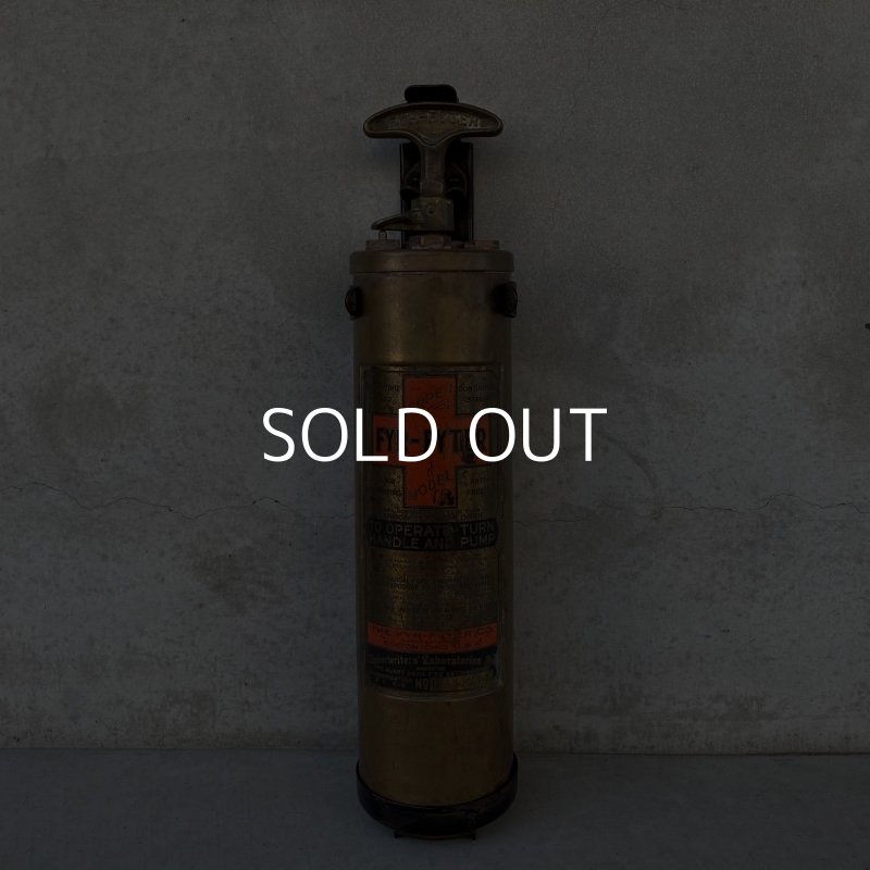 画像1: VINTAGE ANTIQUE FIRE EXTINGUISHER THE FYR FYTER CO. ヴィンテージ アンティーク 消火器 / インダストリアル ディスプレイ 壁掛け アメリカ