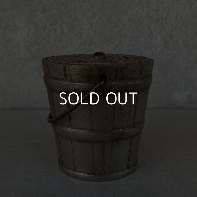 画像4: VINTAGE ANTIQUE WHITE CITY PUZZLE SAVINGS BANK ヴィンテージ アンティーク コインバンク 貯金箱 アメリカ / コレクタブル オブジェ バケツ 鋳物