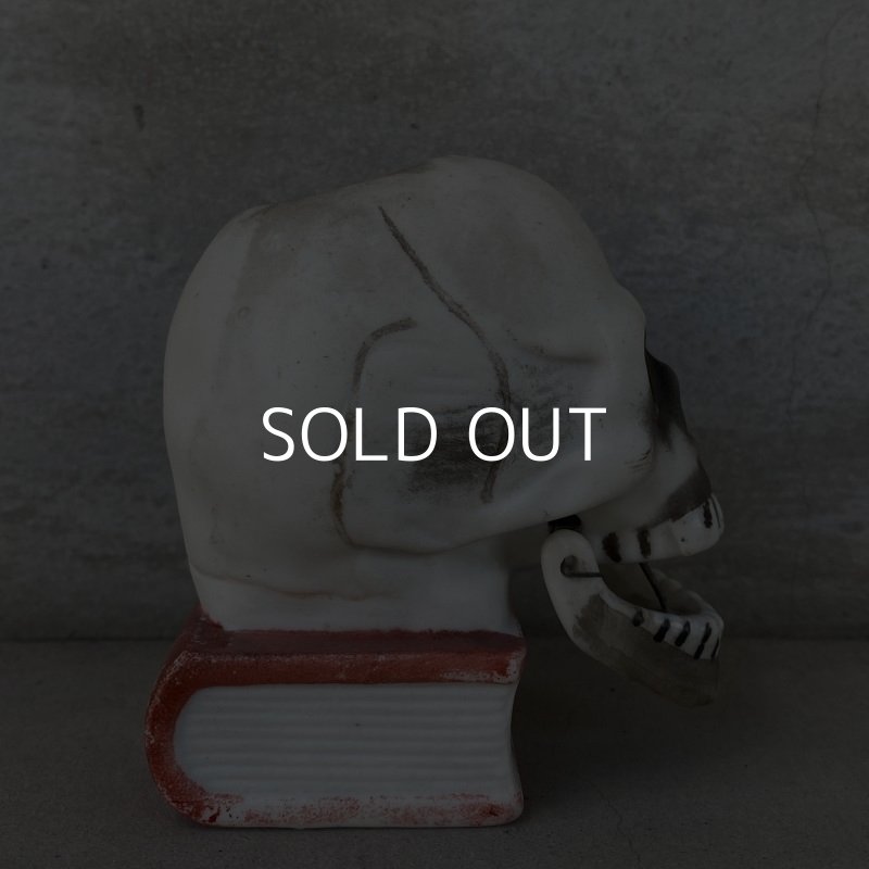 画像4: VINTAGE ANTIQUE SKULL CANDLE HOLDER ヴィンテージ アンティーク ドクロ キャンドルホルダー / オブジェ コレクタブル スカルオンブック 陶器 骸骨 日本製 輸出用 JAPAN