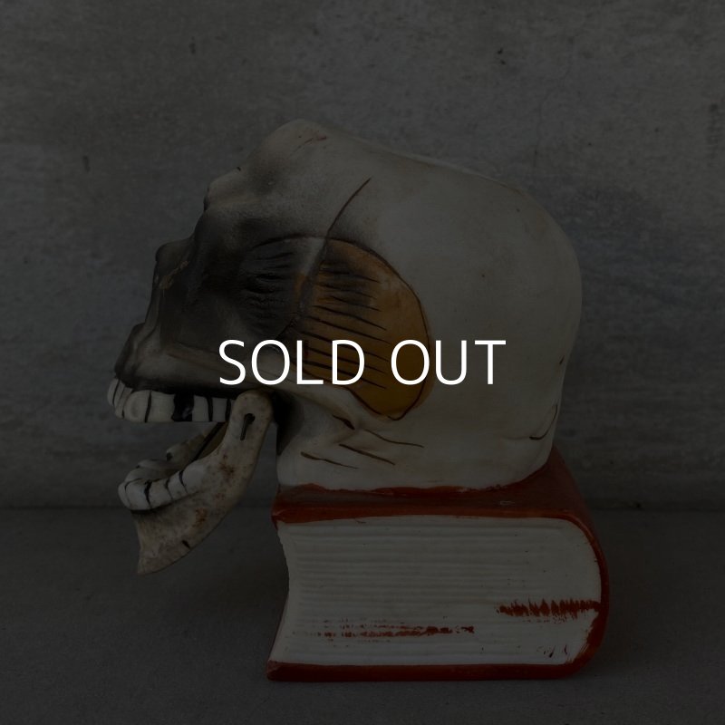 画像4: VINTAGE SKULL ON BOOK  CANDLE HOLDER ヴィンテージ スカル キャンドルホルダー / 陶器 日本製 輸出用 顎 スカルオンブック