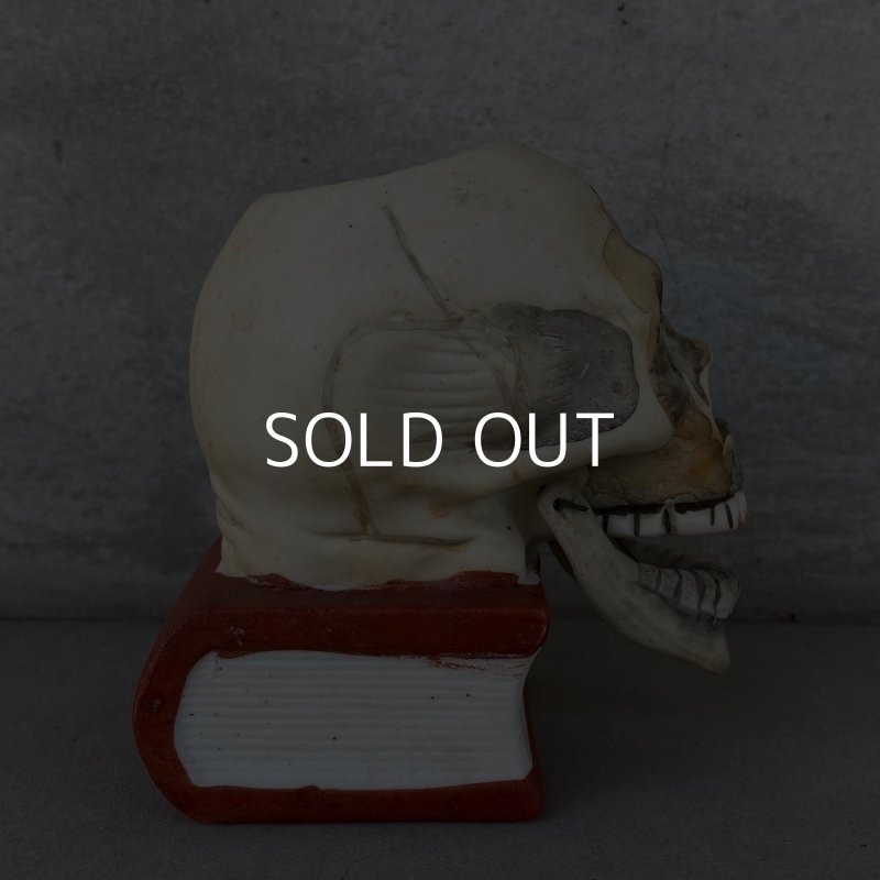 画像4: VINTAGE SKULL ON BOOK  CANDLE HOLDER ヴィンテージ スカル キャンドルホルダー / 陶器 日本製 輸出用 顎 スカルオンブック