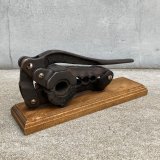 VINTAGE ANTIQUE CORK PRESS THE YANKEE ヴィンテージ アンティーク コルクプレス ヤンキー アメリカ / インダストリアル コレクタブル キャストアイアン 鋳物 道具 USA