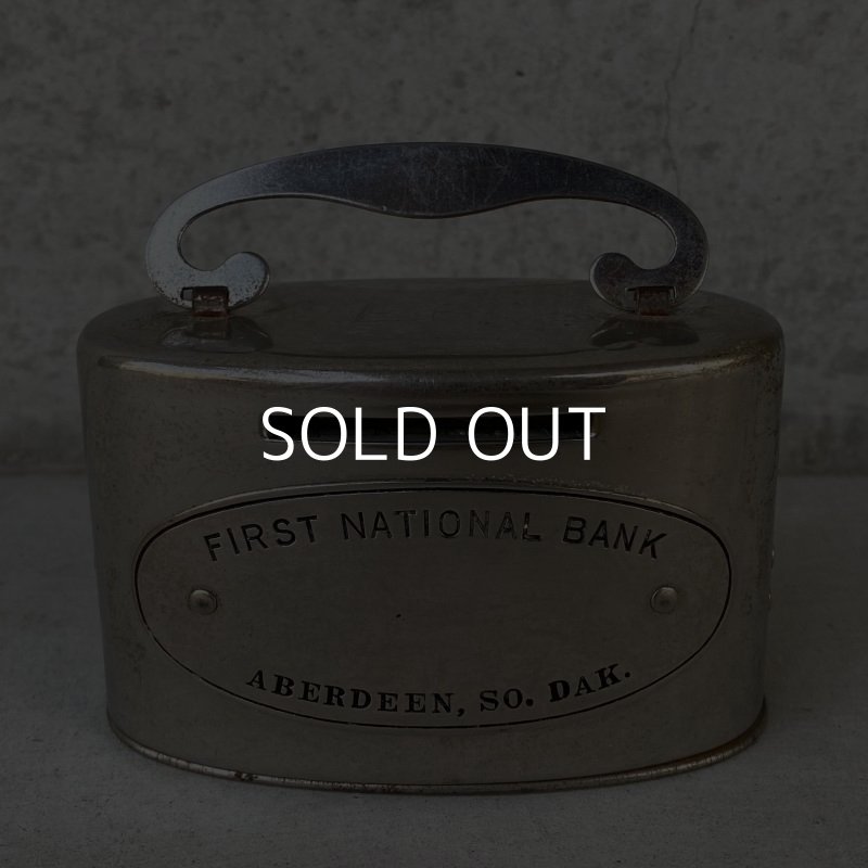 画像2: VINTAGE ANTIQUE FIRST NATIONAL BANK COIN BANK ヴィンテージ アンティーク コインバンク 貯金箱 アメリカ / コレクタブル オブジェ インテリア ノベルティー 銀行 USA