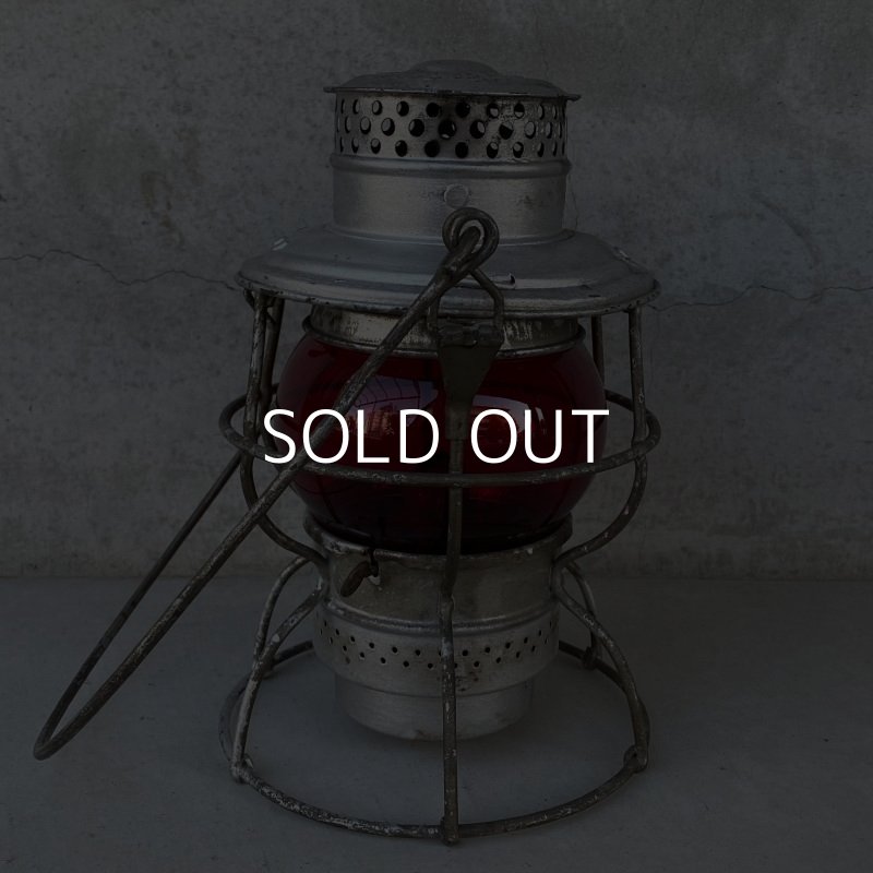 画像4: VINTAGE ANTIQUE ADLAKE 250 RAILROAD LANTERN ヴィンテージ アンティーク アドレイク ランタン オイルランプ アメリカ / レイルロードランタン レッドグローブ 赤色 キャンプ アウトドア USA  (6)