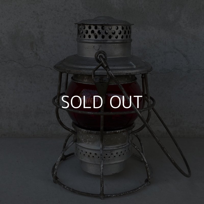 画像3: VINTAGE ANTIQUE ADLAKE 250 RAILROAD LANTERN ヴィンテージ アンティーク アドレイク ランタン オイルランプ アメリカ / レイルロードランタン レッドグローブ 赤色 キャンプ アウトドア USA  (6)