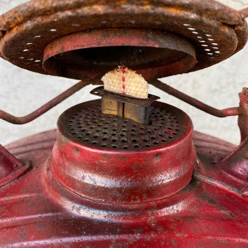画像7: VINTAGE ANTIQUE EMBURY MFG CO. LANTERN ヴィンテージ アンティーク ランタン オイルランプ アメリカ / ハリケーンランタン 赤色 キャンプ アウトドア USA (4)