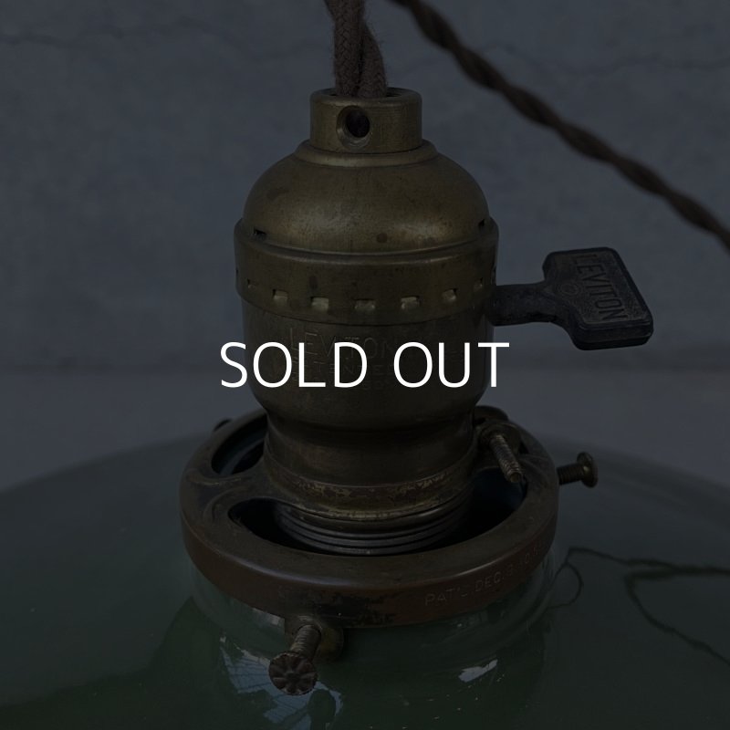 画像5: VINTAGE ANTIQUE LEVITON ヴィンテージ アンティーク 吊り下げライト レビトン アメリカ / ライト ペンダントライト 琺瑯 ホーロー 天井照明 緑 USA (2)