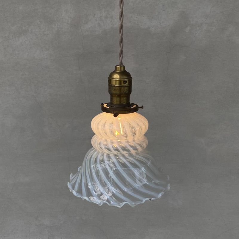 画像9: VINTAGE ANTIQUE OPALESCENT GLASS ヴィンテージ アンティーク 吊り下げライト オパールセントガラス 照明 / ライト ランプ ペンダントライト ガラスシェード 天井照明 店舗什器 アメリカ USA (2)