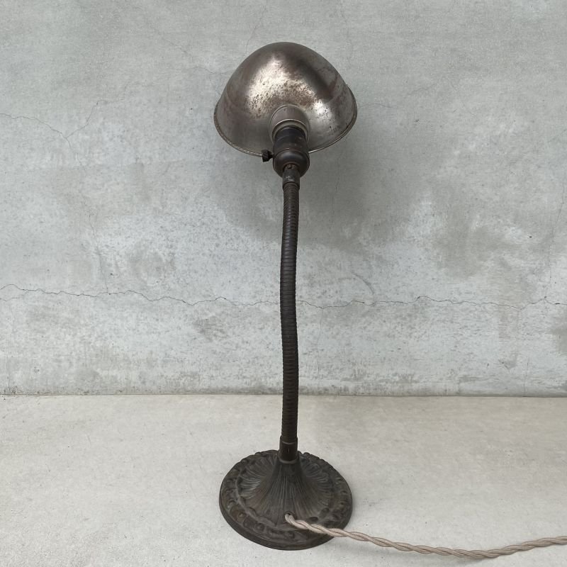 画像2: VINTAGE ANTIQUE DESK LAMP  STAND LIGHT ヴィンテージ アンティーク デスクランプ デスクライト スタンドライト 卓上ライト アメリカ / インダストリアル グースネック 照明 鉄 工業用 USA