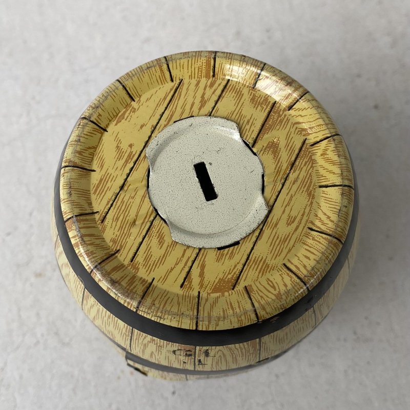 画像6: VINTAGE ANTIQUE HAPPY DAYS BANK J.CHEIN Co. PIGGY BANK BARREL ヴィンテージ アンティーク コインバンク 貯金箱 / コレクタブル オブジェ ティン 樽 雑貨 アメリカ (2)
