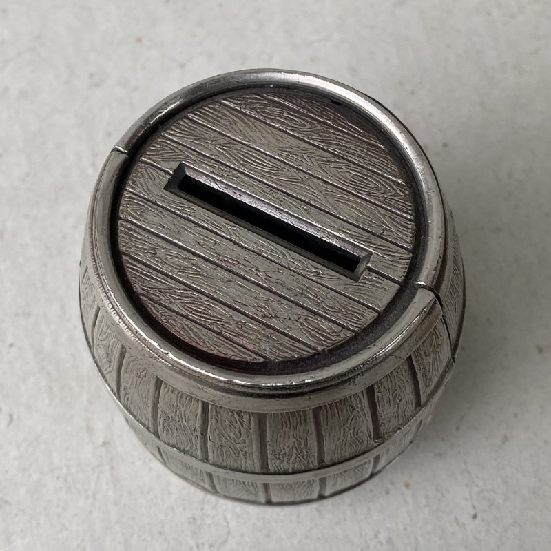 画像5: VINTAGE ANTIQUE PIGGY BANK BARREL ヴィンテージ アンティーク コインバンク 貯金箱 / コレクタブル オブジェ アドバタイジング 樽型 銀行 雑貨 アメリカ