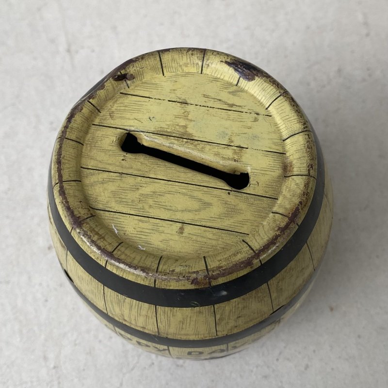 画像5: VINTAGE ANTIQUE HAPPY DAYS BANK J.CHEIN Co. PIGGY BANK BARREL ヴィンテージ アンティーク コインバンク ティン 貯金箱 / コレクタブル オブジェ 樽 雑貨 アメリカ (1)