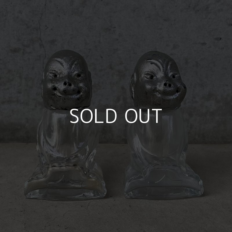 画像1: VINTAGE ANTIQUE BILLIKEN SALT AND PEPPER SHAKERS ヴィンテージ アンティーク ビリケン ソルト＆ペッパー 塩胡椒入れ / コレクタブル ガラス オブジェ アメリカ