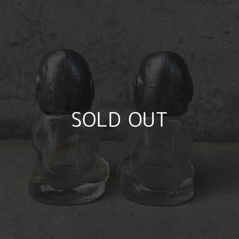 画像2: VINTAGE ANTIQUE BILLIKEN SALT AND PEPPER SHAKERS ヴィンテージ アンティーク ビリケン ソルト＆ペッパー 塩胡椒入れ / コレクタブル ガラス オブジェ アメリカ