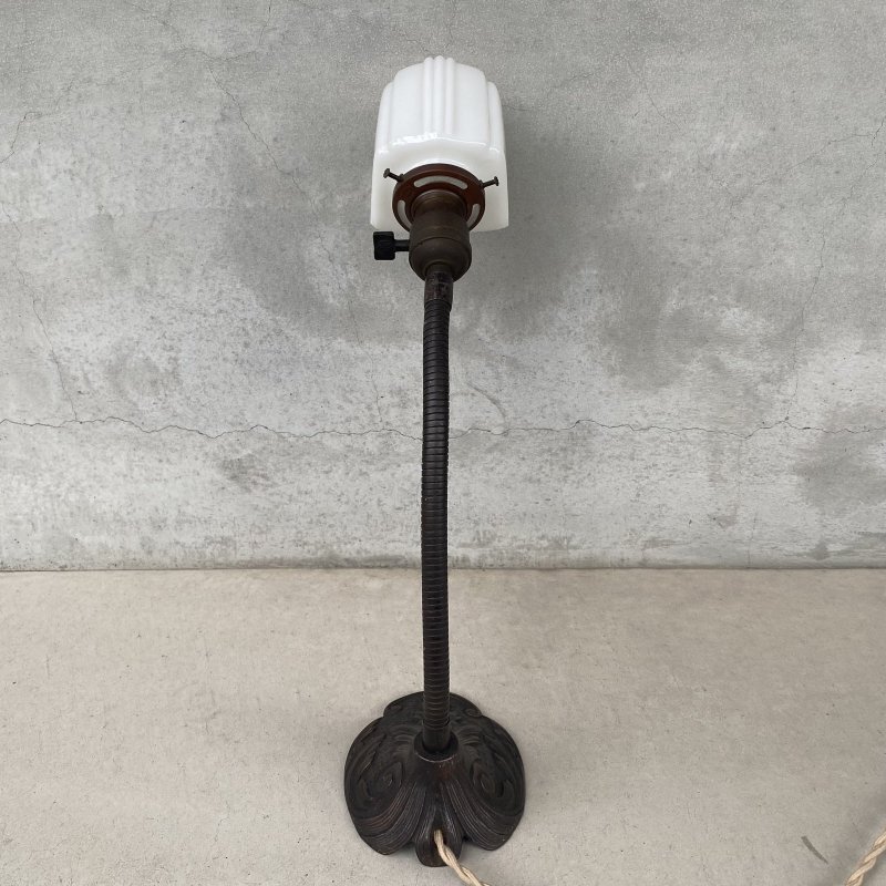 画像2: VINTAGE ANTIQUE DESKLAMP JAPANNED HUBBELL GE ヴィンテージ アンティーク デスクランプ スタンドライト ジャパンド ジャパンカラー 卓上ライト 照明 / ミルクガラスシェード グースネック コレクタブル 店舗什器 アメリカ