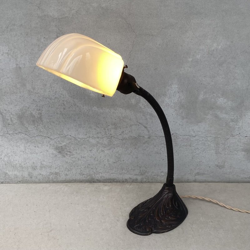 画像11: VINTAGE ANTIQUE DESKLAMP JAPANNED HUBBELL GE ヴィンテージ アンティーク デスクランプ スタンドライト ジャパンド ジャパンカラー 卓上ライト 照明 / ミルクガラスシェード グースネック コレクタブル 店舗什器 アメリカ