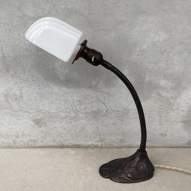 画像4: VINTAGE ANTIQUE DESKLAMP JAPANNED HUBBELL GE ヴィンテージ アンティーク デスクランプ スタンドライト ジャパンド ジャパンカラー 卓上ライト 照明 / ミルクガラスシェード グースネック コレクタブル 店舗什器 アメリカ