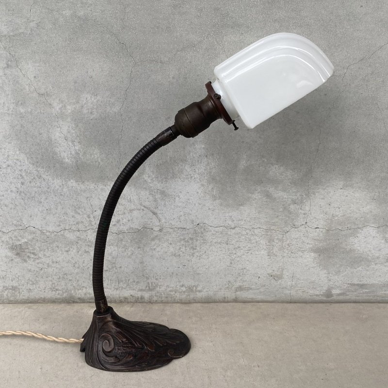 画像3: VINTAGE ANTIQUE DESKLAMP JAPANNED HUBBELL GE ヴィンテージ アンティーク デスクランプ スタンドライト ジャパンド ジャパンカラー 卓上ライト 照明 / ミルクガラスシェード グースネック コレクタブル 店舗什器 アメリカ