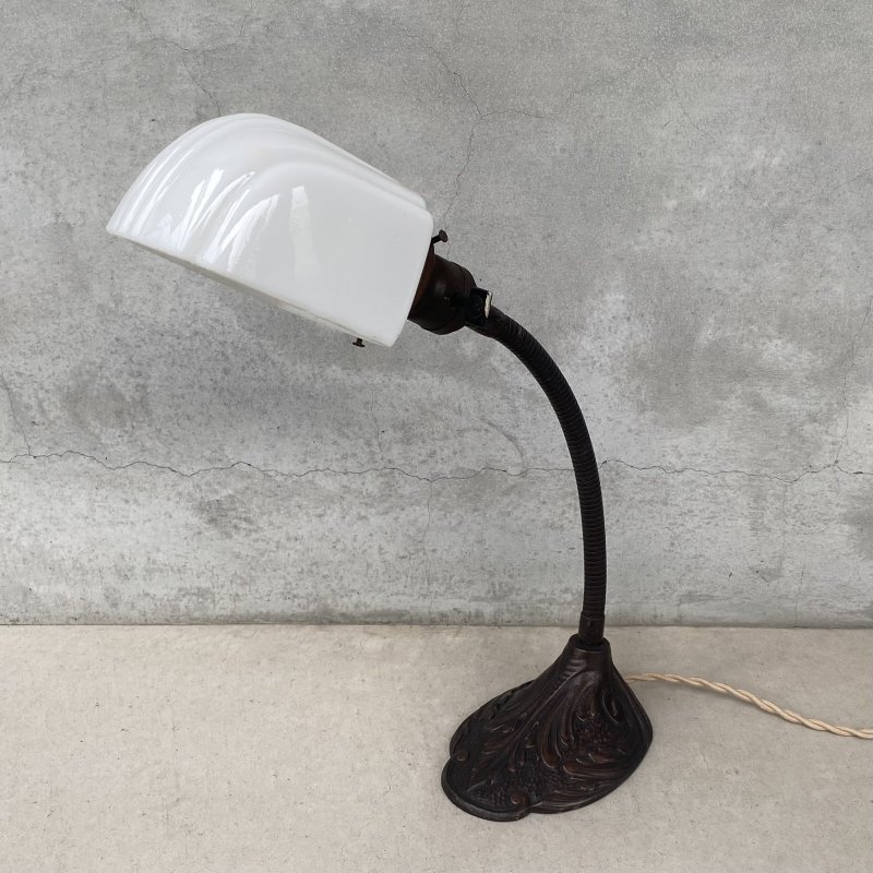 画像1: VINTAGE ANTIQUE DESKLAMP JAPANNED HUBBELL GE ヴィンテージ アンティーク デスクランプ スタンドライト ジャパンド ジャパンカラー 卓上ライト 照明 / ミルクガラスシェード グースネック コレクタブル 店舗什器 アメリカ