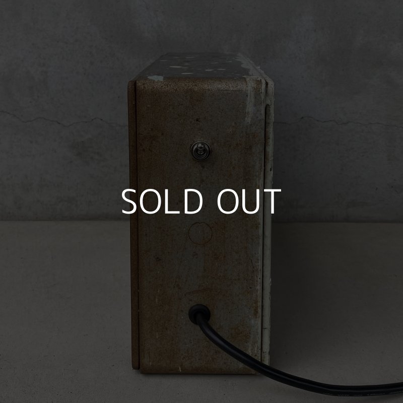 画像4: VINTAGE ANIQUE EXIT SIGN ヴィンテージ アンティーク 看板 電光看板 出口 / ライトサイン サインランプ 電飾看板 非常口 ガレージ 店舗什器 アメリカ