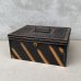 画像1: VINTAGE ANTIQUE JAPANNED BOX ヴィンテージ アンティーク ジャパンド ジャパンカラー ボックス / コレクタブル キャッシュボックス 金庫 ケース 箱 アメリカ (1)