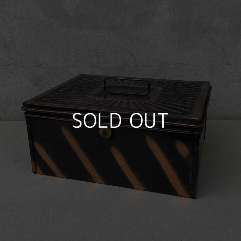 画像1: VINTAGE ANTIQUE JAPANNED BOX ヴィンテージ アンティーク ジャパンド ジャパンカラー ボックス / コレクタブル キャッシュボックス 金庫 ケース 箱 アメリカ