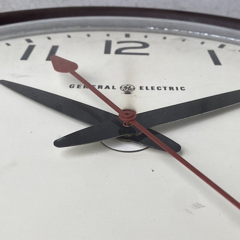 画像7: VINTAGE ANTIQUE GENERAL ELECTRIC WALL CLOCK GE ヴィンテージ アンティーク ウォールクロック ゼネラルエレクトリック 壁掛け時計 / スクールクロック ベークライト ブラウン 茶色 店舗什器 アメリカ (1)