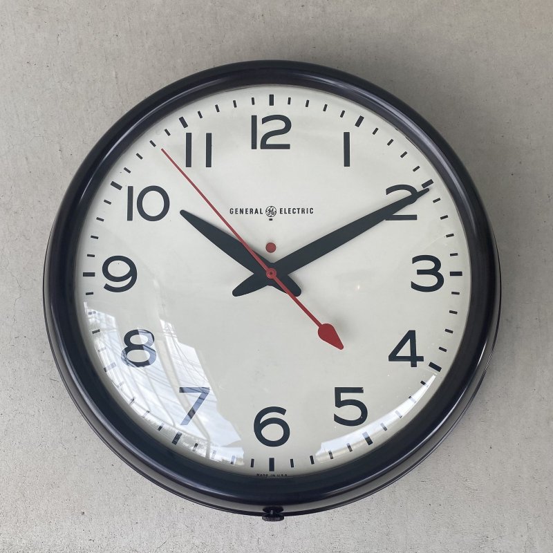 画像1: VINTAGE ANTIQUE GENERAL ELECTRIC WALL CLOCK GE ヴィンテージ アンティーク ウォールクロック ゼネラルエレクトリック 壁掛け時計 / スクールクロック ベークライト 焦げ茶 丸型 店舗什器 アメリカ (2)
