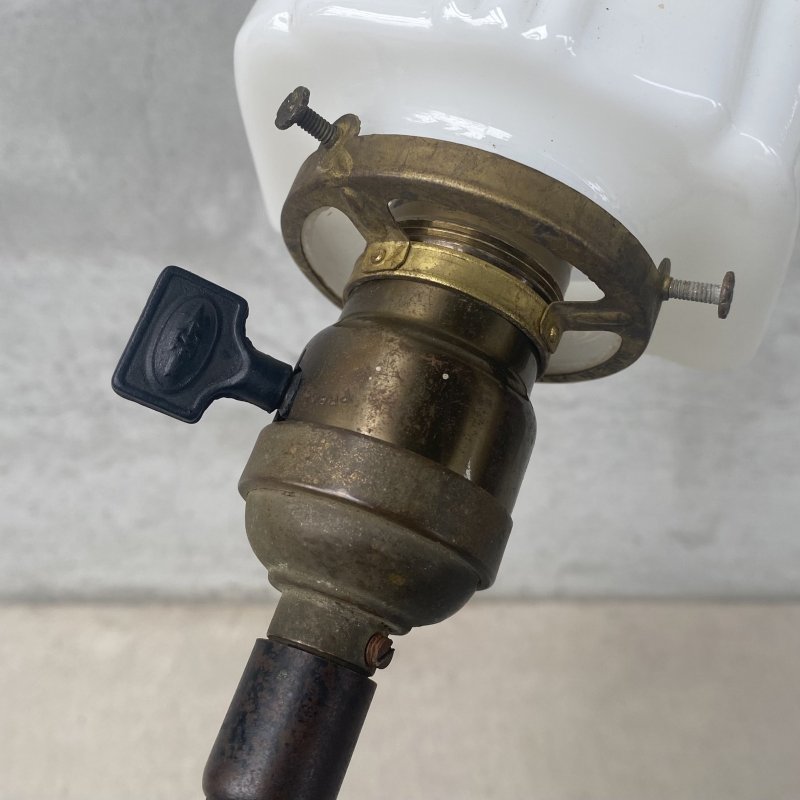 画像8: VINTAGE ANTIQUE DESKLAMP ALADDIN MFG Co. ヴィンテージ アンティーク デスクランプ スタンドライト 卓上ライト 照明 / テーブルランプ ミルクガラスシェード グースネック アメリカ (2)