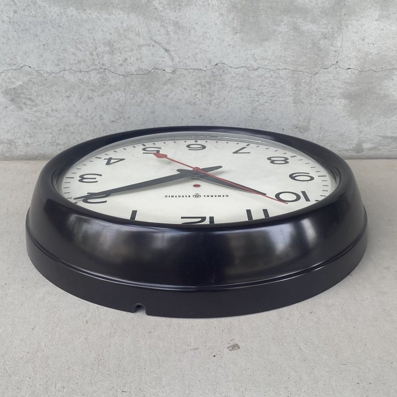 画像4: VINTAGE ANTIQUE GENERAL ELECTRIC WALL CLOCK GE ヴィンテージ アンティーク ウォールクロック ゼネラルエレクトリック 壁掛け時計 / スクールクロック ベークライト 焦げ茶 丸型 店舗什器 アメリカ (2)