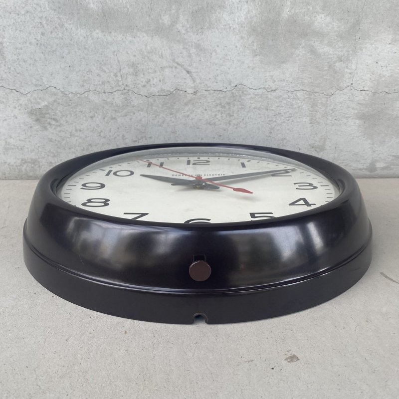 画像3: VINTAGE ANTIQUE GENERAL ELECTRIC WALL CLOCK GE ヴィンテージ アンティーク ウォールクロック ゼネラルエレクトリック 壁掛け時計 / スクールクロック ベークライト 焦げ茶 丸型 店舗什器 アメリカ (2)