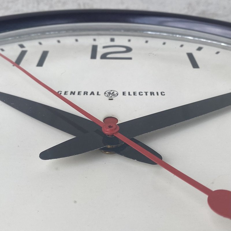 画像7: VINTAGE ANTIQUE GENERAL ELECTRIC WALL CLOCK GE ヴィンテージ アンティーク ウォールクロック ゼネラルエレクトリック 壁掛け時計 / スクールクロック ベークライト 焦げ茶 丸型 店舗什器 アメリカ (2)
