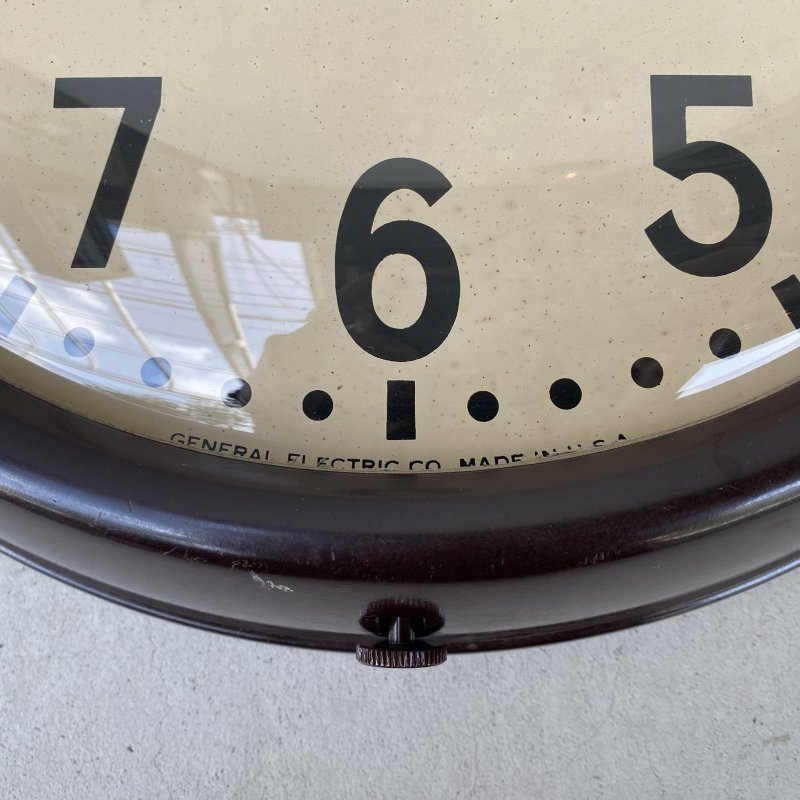 画像8: VINTAGE ANTIQUE GENERAL ELECTRIC WALL CLOCK GE ヴィンテージ アンティーク ウォールクロック ゼネラルエレクトリック 壁掛け時計 / スクールクロック ベークライト 焦げ茶 丸型 店舗什器 アメリカ (3)