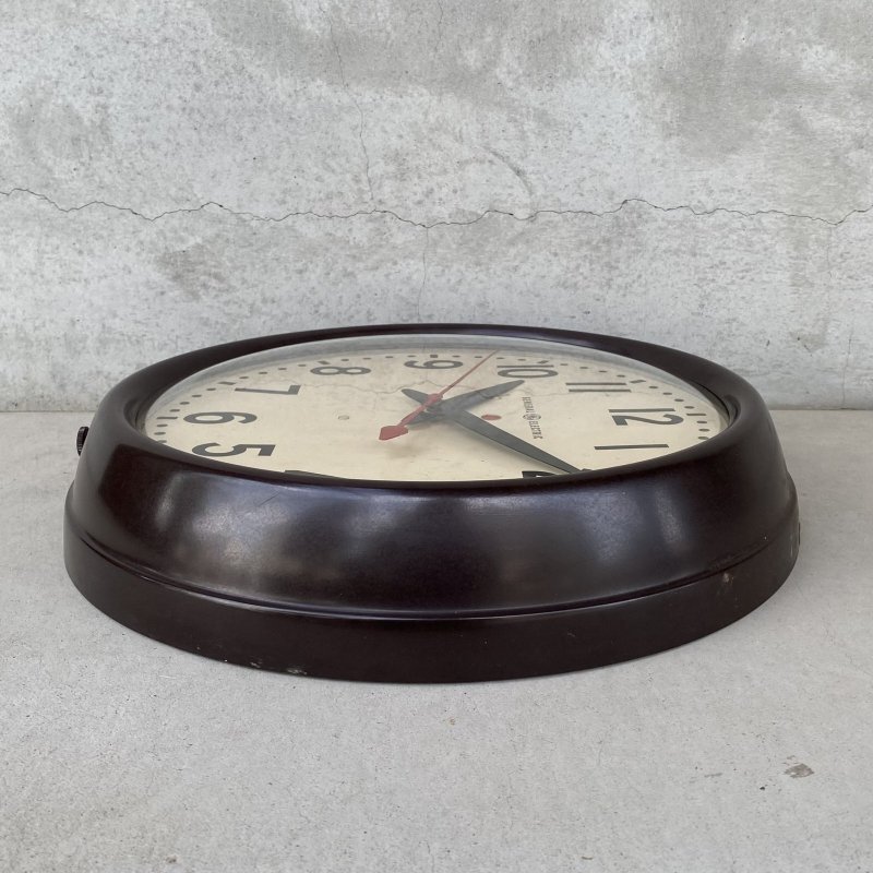 画像6: VINTAGE ANTIQUE GENERAL ELECTRIC WALL CLOCK GE ヴィンテージ アンティーク ウォールクロック ゼネラルエレクトリック 壁掛け時計 / スクールクロック ベークライト 焦げ茶 丸型 店舗什器 アメリカ (3)