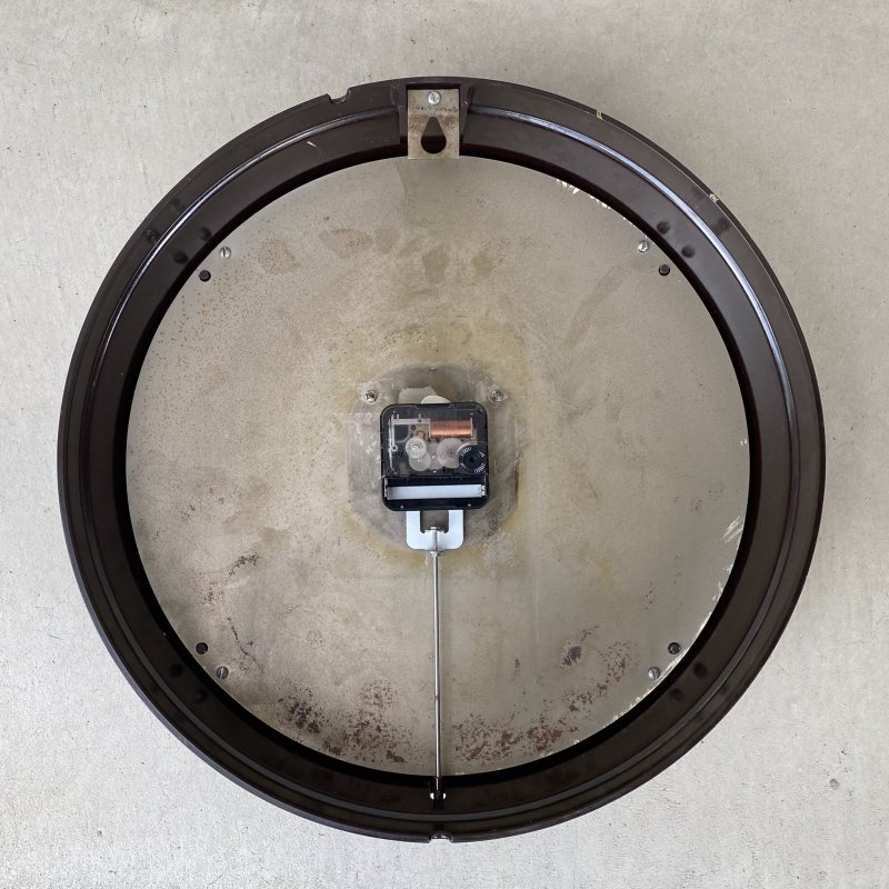 画像2: VINTAGE ANTIQUE GENERAL ELECTRIC WALL CLOCK GE ヴィンテージ アンティーク ウォールクロック ゼネラルエレクトリック 壁掛け時計 / スクールクロック ベークライト 焦げ茶 丸型 店舗什器 アメリカ (3)