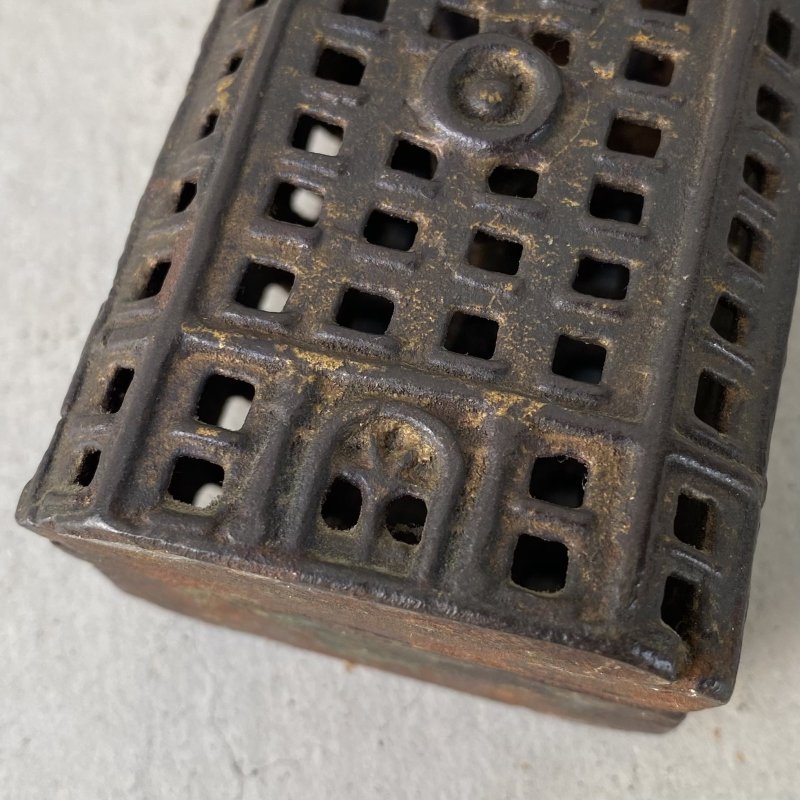 画像7: VINTAGE ANTIQUE BANK BUILDING CAST IRON ヴィンテージ アンティーク コインバンク 貯金箱 オブジェ 置物 / コレクタブル ディスプレイ キャストアイアン 鋳物 アメリカ (2)