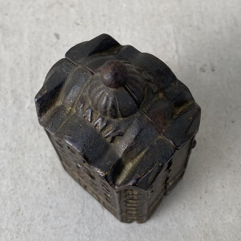 画像5: VINTAGE ANTIQUE BANK BUILDING CAST IRON ヴィンテージ アンティーク コインバンク 貯金箱 オブジェ 置物 / コレクタブル ディスプレイ キャストアイアン 鋳物 アメリカ (2)