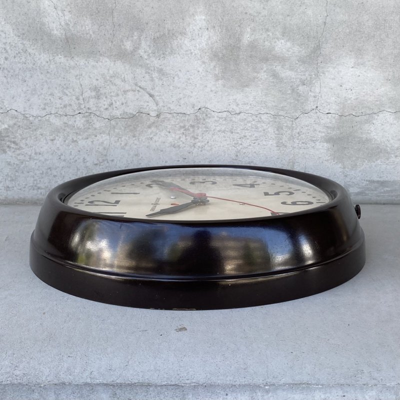画像5: VINTAGE ANTIQUE GENERAL ELECTRIC WALL CLOCK GE ヴィンテージ アンティーク ウォールクロック ゼネラルエレクトリック 壁掛け時計 / スクールクロック ベークライト 焦げ茶 丸型 店舗什器 アメリカ (4)