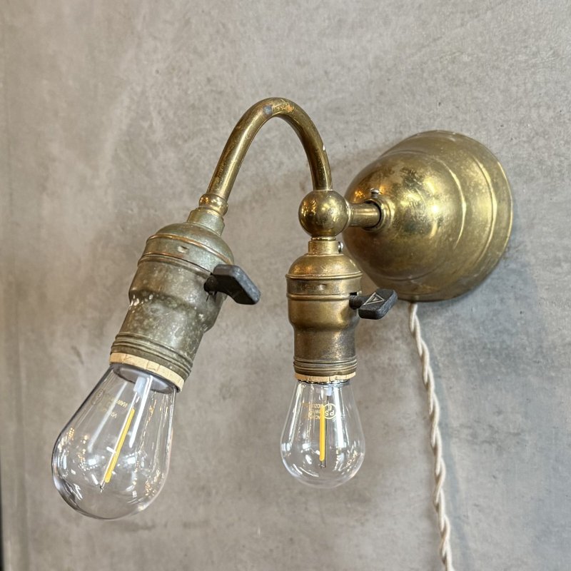画像1: VINTAGE ANTIQUE LAMP LIGHT WALL LAMP ヴィンテージ アンティーク ライト ウォールランプ 壁付け照明 ブラケットランプ 2灯 / ランプ 真鍮 店舗什器 アメリカ USA 