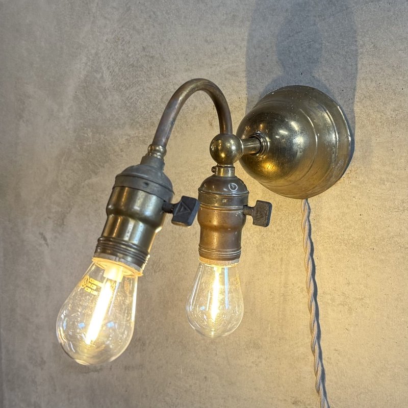 画像12: VINTAGE ANTIQUE LAMP LIGHT WALL LAMP ヴィンテージ アンティーク ライト ウォールランプ 壁付け照明 ブラケットランプ 2灯 / ランプ ブラス 真鍮 E26 店舗什器 アメリカ USA (2)