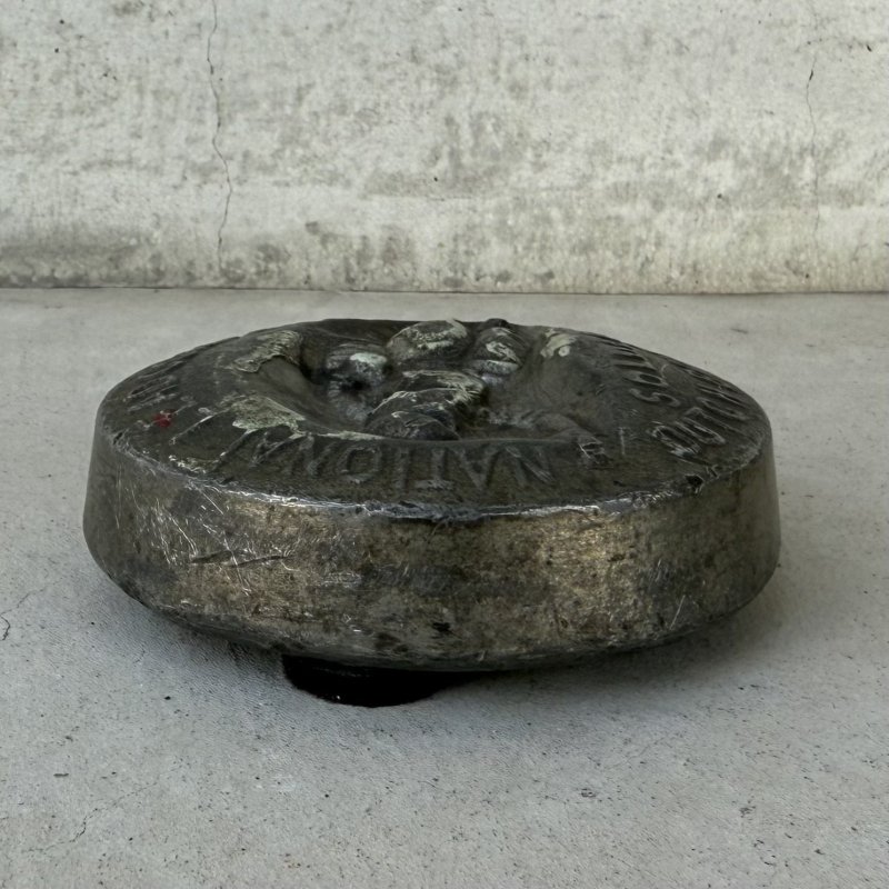 画像2: VINTAGE ANTIQUE DUTCH BOY PAPER WEIGHT ヴィンテージ アンティーク ダッチボーイ 鉛 ペーパーウェイト / コレクタブル ディスプレイ アドバタイジング キャラクター 置物 アメリカ