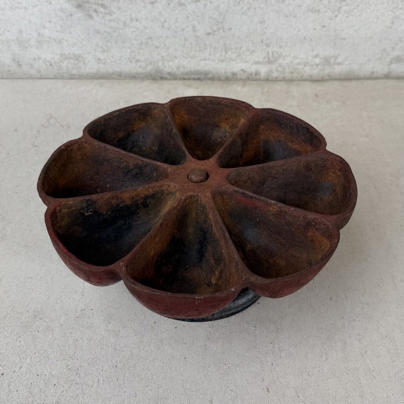画像2: VINTAGE ANTIQUE STAR NAIL CUP ヴィンテージ アンティーク ネイルカップ 釘入れ / ディスプレイ インダストリアル 小物入れ パーツ入れ キャストアイアン 鋳物 店舗什器 アメリカ