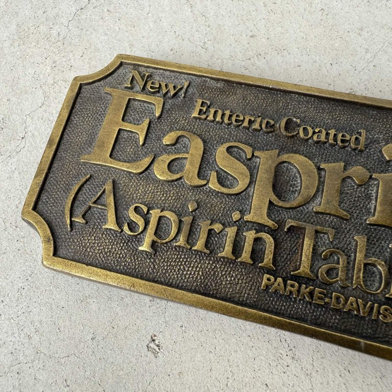 画像6: VINTAGE ANTIQUE EASPRIN DRUG BORD ヴィンテージ アンティーク アスピリン 看板 / コレクタブル アドバタイジング ディスプレイ ペーパーウェイト プレート ドラッグ 薬 企業物 ブラス 真鍮 置物 アメリカ