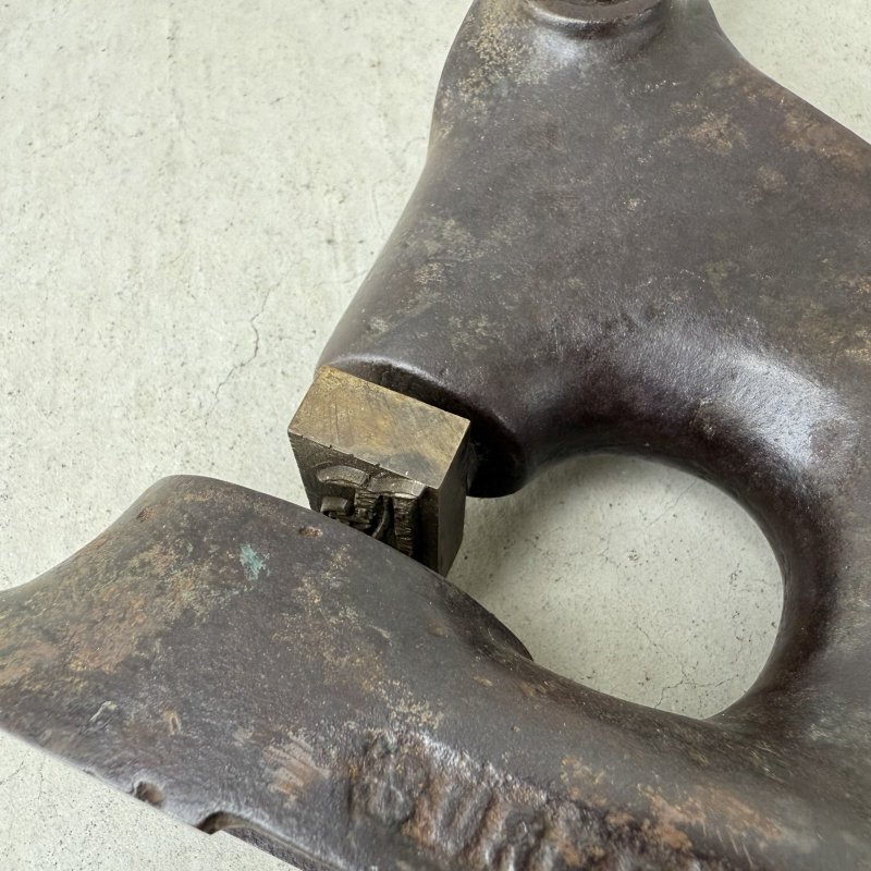 画像8: VINTAGE ANTIQUE JAPANNED FINISH EMBOSSER ヴィンテージ アンティーク ジャパンド ジャパンフィニッシュ エンボッサー エンボススタンプ カンパニーシール / オブジェ ディスプレイ キャストアイアン 刻印 判子 鋳物 店舗什器 アメリカ