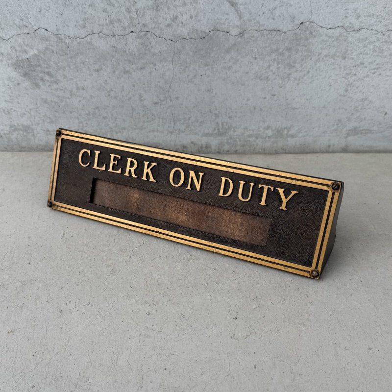 画像1: VINTAGE ANTIQUE CLERK ON DUTY SIGN PLATE ヴィンテージ アンティーク サインプレート サインボード 看板 / インテリア ネームプレート 木製 真鍮 デスク オフィス 店舗什器 アメリカ