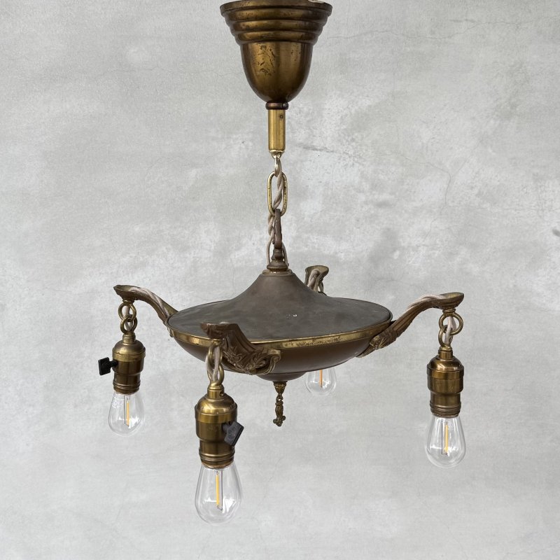 画像1: VINTAGE ANTIQUE LIGHT  ヴィンテージ アンティーク シャンデリア 吊り下げライト シーリングランプ 天井照明 / 4灯 GE ライト ペンダントライト 真鍮 E26 店舗什器 アメリカ USA (1)