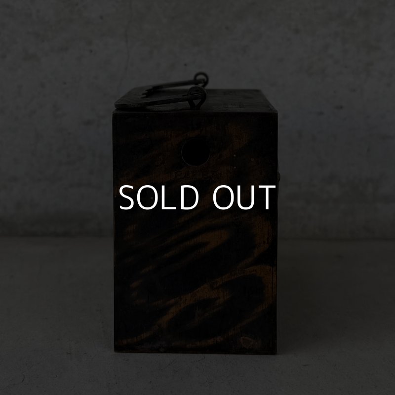 画像3: VINTAGE ANTIQUE COIN BANK W.F.BURNS CO. JAPANNED ヴィンテージ アンティーク コインバンク マネーバンク 貯金箱 ジャパンド ジャパンフィニッシュ / コレクタブル オブジェ インテリア ノベルティー 銀行 アメリカ USA (3)