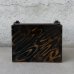 画像2: VINTAGE ANTIQUE COIN BANK W.F.BURNS CO. JAPANNED ヴィンテージ アンティーク コインバンク マネーバンク 貯金箱 ジャパンド ジャパンフィニッシュ / コレクタブル オブジェ インテリア ノベルティー 銀行 アメリカ USA (3) (2)