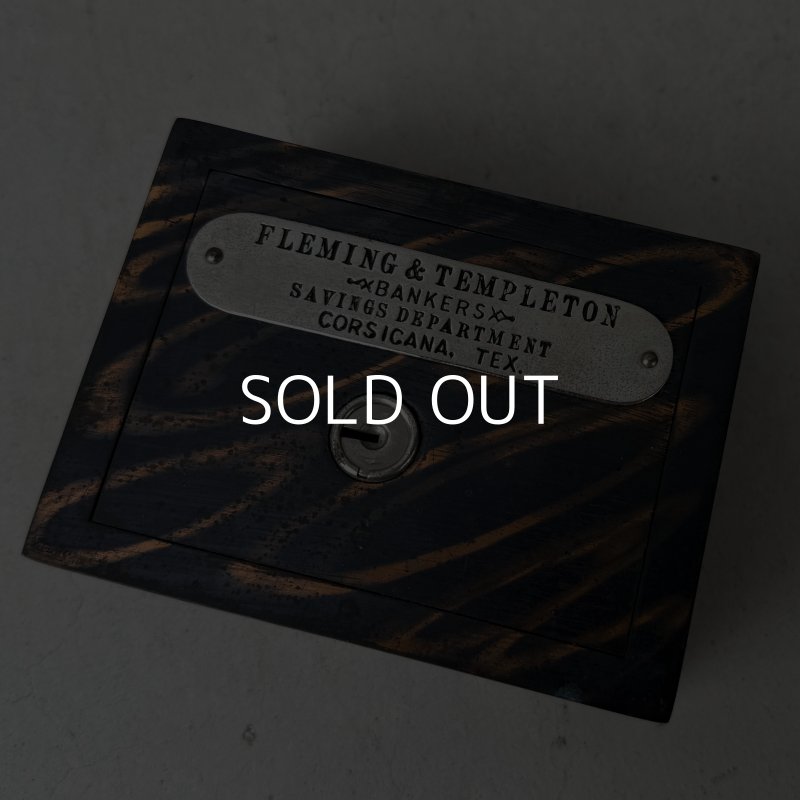 画像7: VINTAGE ANTIQUE COIN BANK W.F.BURNS CO. JAPANNED ヴィンテージ アンティーク コインバンク マネーバンク 貯金箱 ジャパンド ジャパンフィニッシュ / コレクタブル オブジェ インテリア ノベルティー 銀行 アメリカ (1)