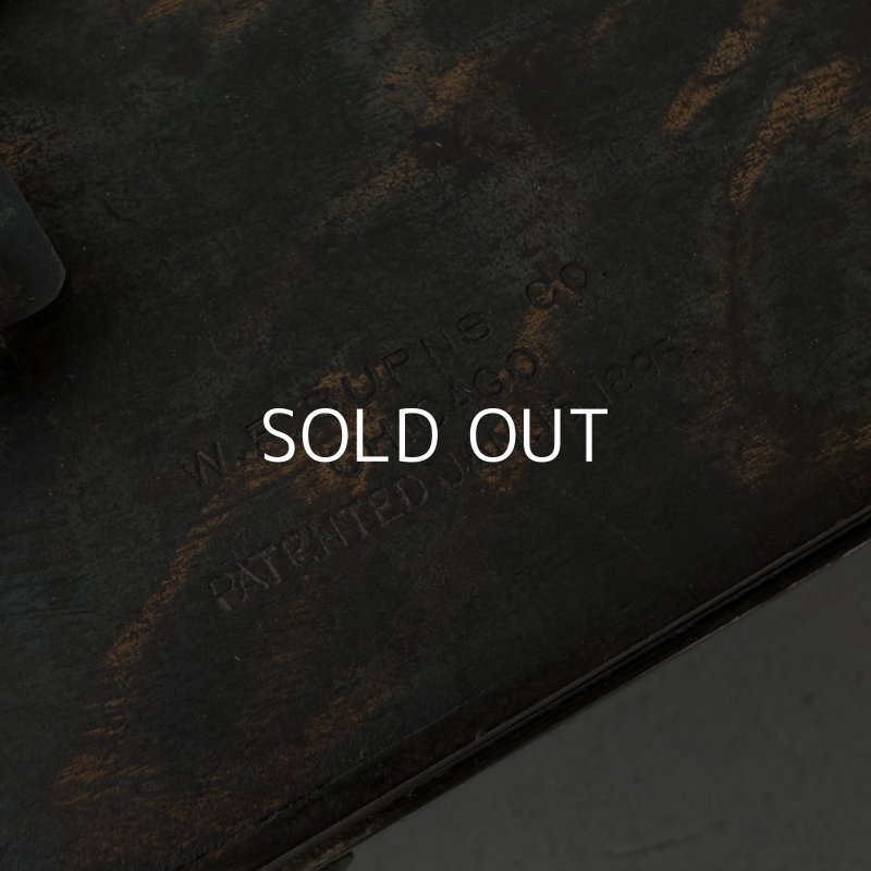 画像8: VINTAGE ANTIQUE COIN BANK W.F.BURNS CO. JAPANNED ヴィンテージ アンティーク コインバンク マネーバンク 貯金箱 ジャパンド ジャパンフィニッシュ / コレクタブル オブジェ インテリア ノベルティー 銀行 アメリカ USA (3)